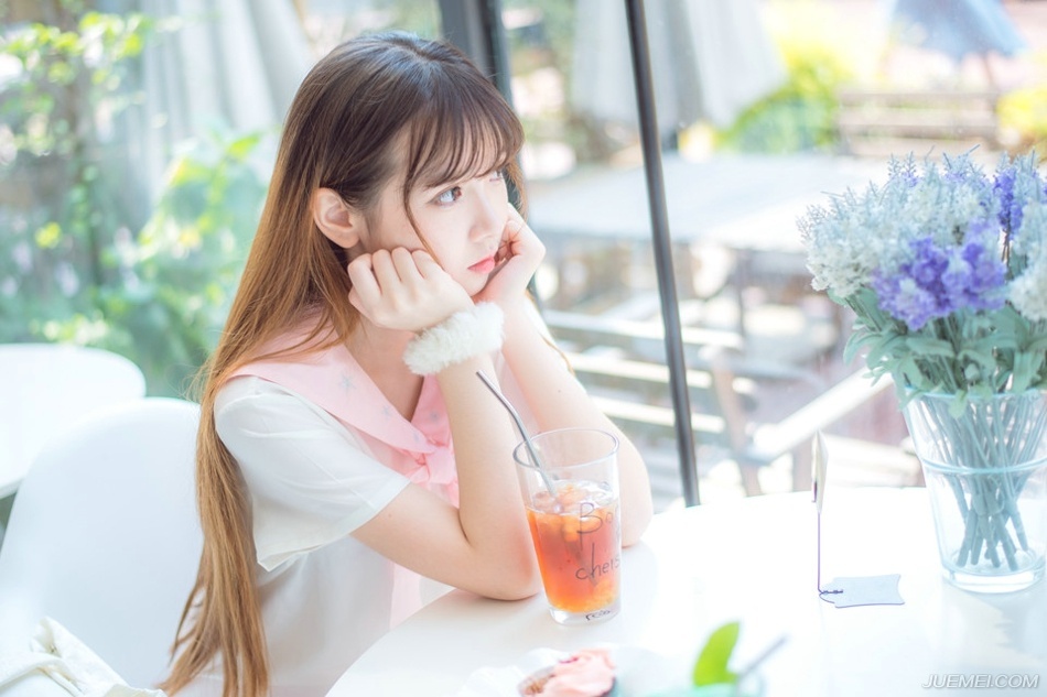 人之所以悲伤,是因为我们留不住岁月;而更无法面对的是有一日,青春,就这样消逝过去。